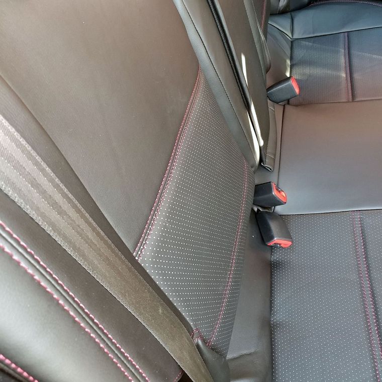 روکش چرم مشکی دوخت قرمز لنسر