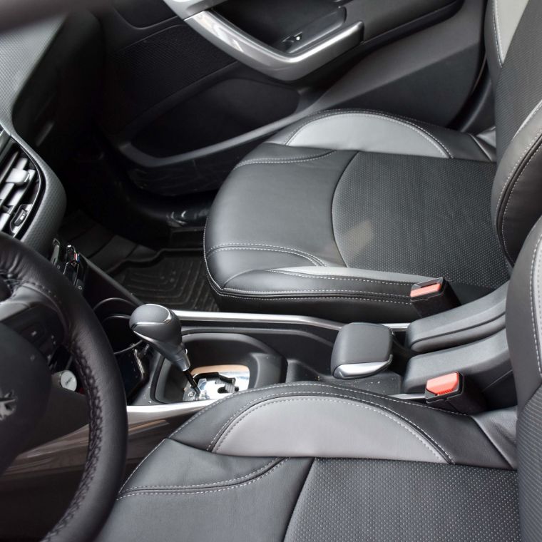 روکش صندلی چرم مشکی و طوسی پژو 2008