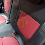 روکش صندلی چرم مشکی وسط قرمز اکسنت