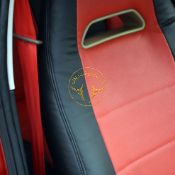 روکش صندلی چرم مشکی وسط قرمز جن تو