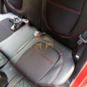 روکش چرم وسط پارچه مشکی دوخت قرمز پیکانتو