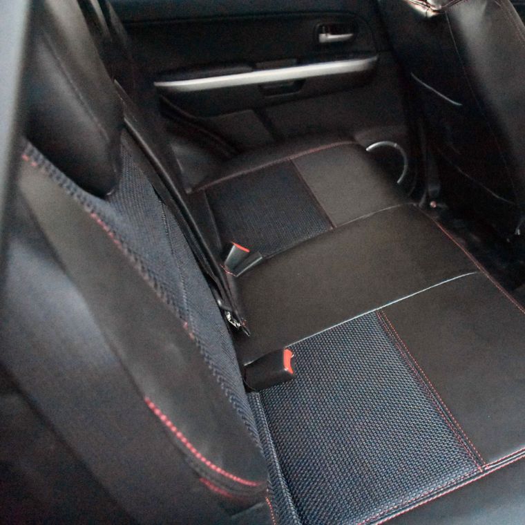 روکش چرم مشکی وسط اسپایس دوخت قرمز ویتارا