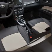 روکش صندلی چرم مشکی و کرم بسترن B30