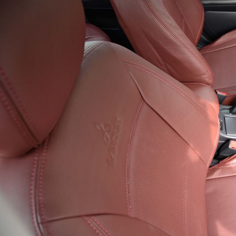 روکش چرم مشکی دوخت قرمز لنسر