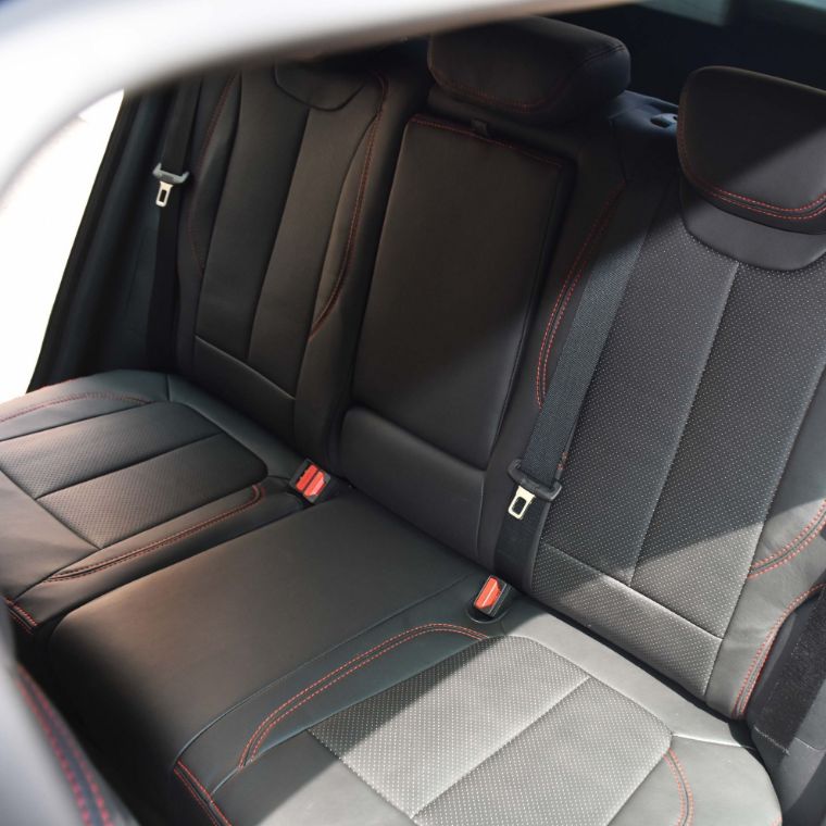 روکش چرم زرشکی لاماری چرم مارال