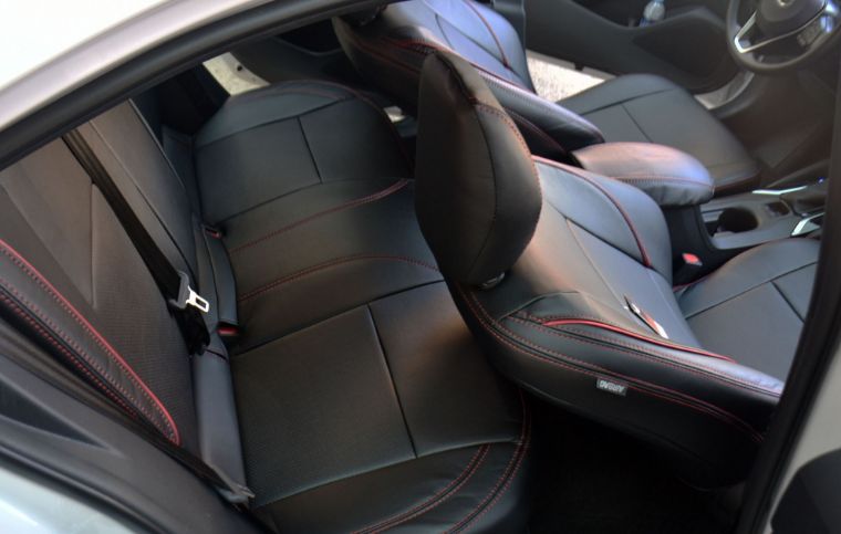 روکش چرم مشکی نوار قرمز کرولا هیبرید 2023 لوین