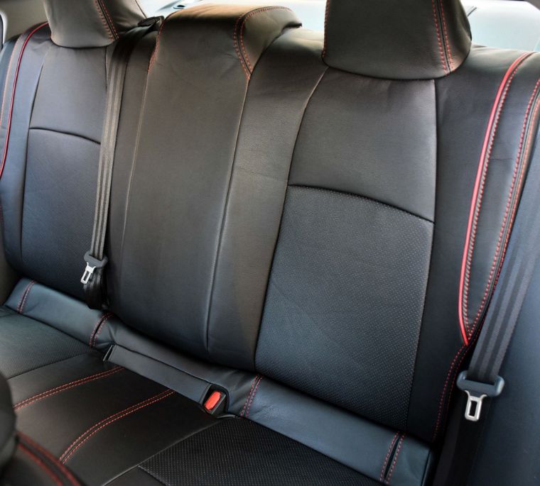 روکش چرم مشکی نوار قرمز کرولا هیبرید 2023 لوین