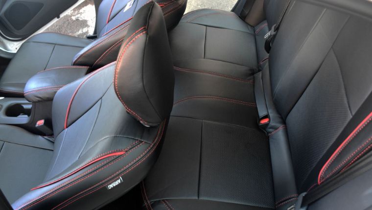 روکش چرم مشکی نوار قرمز کرولا هیبرید 2023 لوین