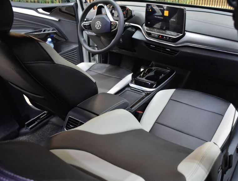 روکش صندلی چرم مشکی طوسی ID.4