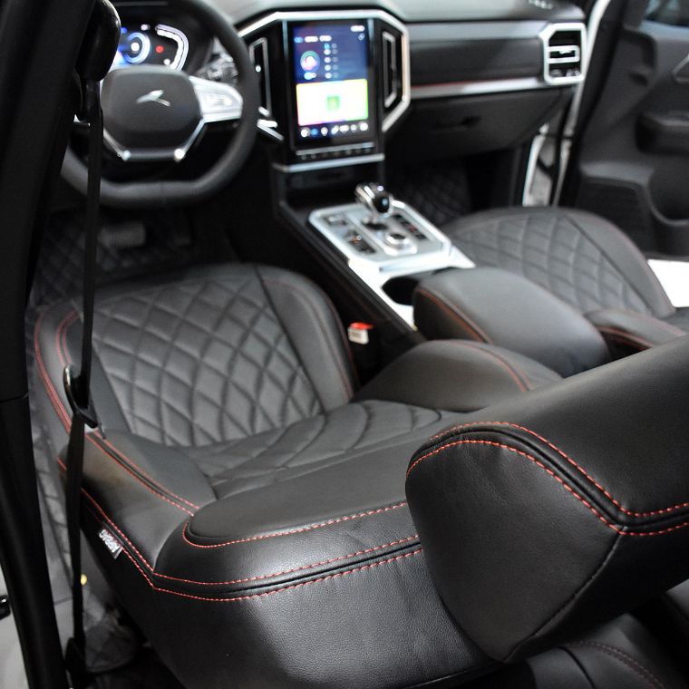 روکش صندلی چرم مشکی دوخت قرمز T9