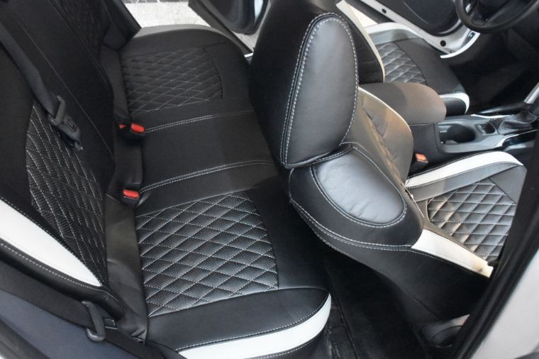 روکش صندلی چرم ضد تعریق کرولا کراس 2024 سفید - مشکی