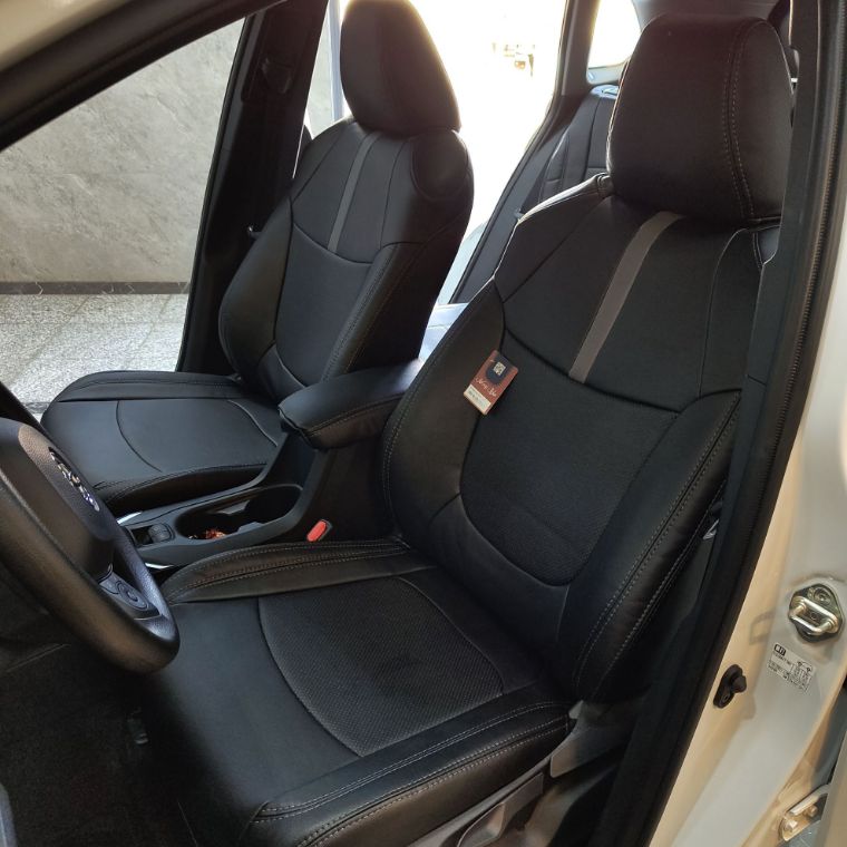 روکش صندلی چرم ضد تعریق کرولا کراس 2024 سفید - مشکی