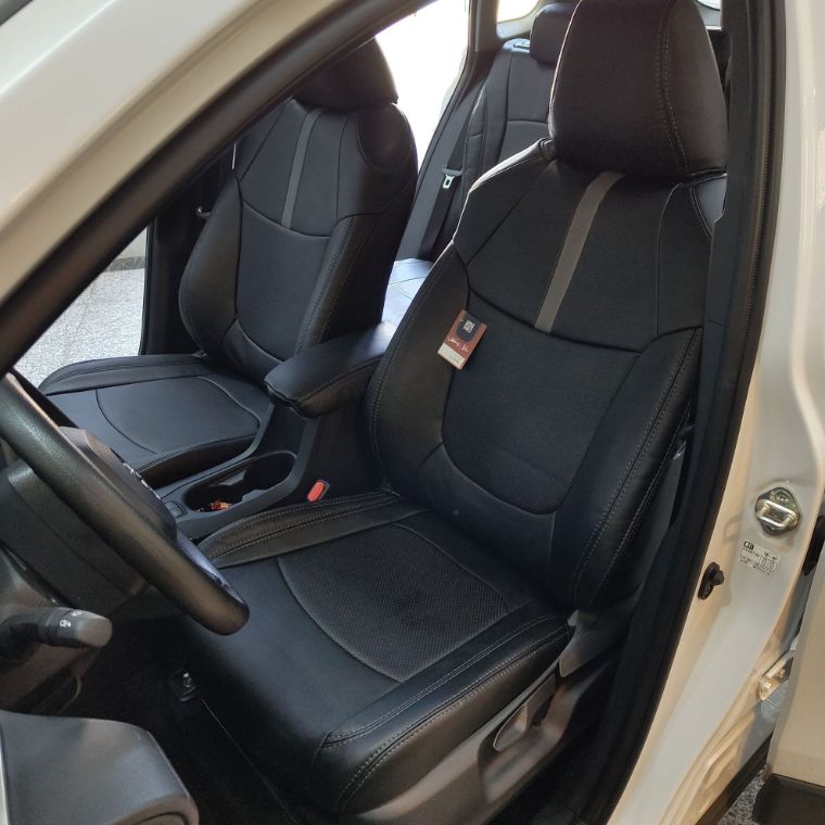 روکش صندلی چرم ضد تعریق کرولا کراس 2024 سفید - مشکی