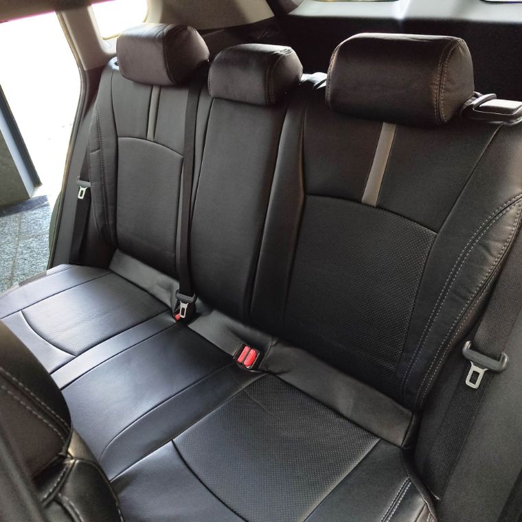 روکش صندلی چرم ضد تعریق کرولا کراس 2024 سفید - مشکی